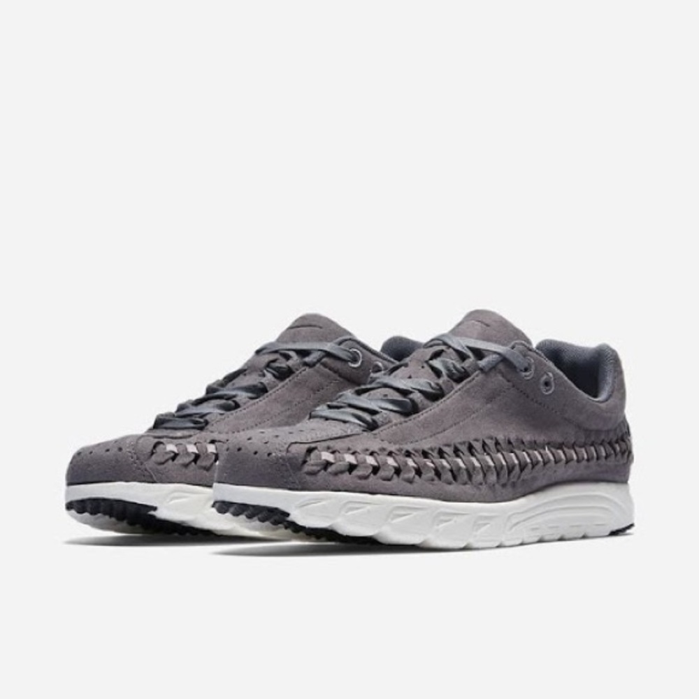 EUC Nike Mayfly Woven